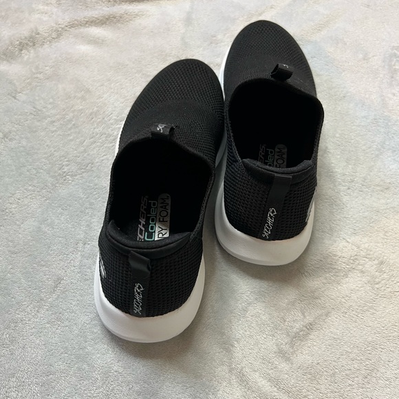 NWOT Skechers Memory Foam Slip On Tennis Shoes - Picture 4 of 8